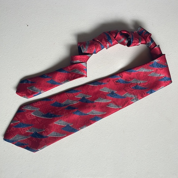 Moore’s tie - Picture 3 of 8